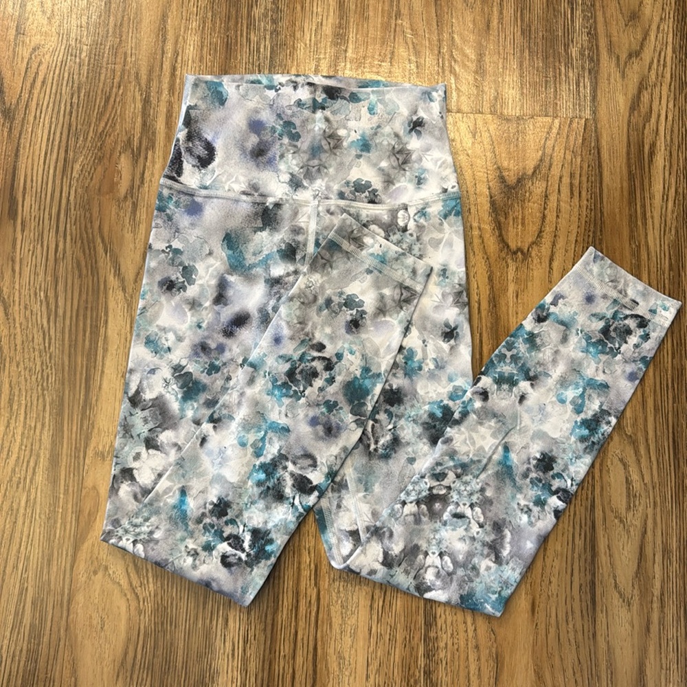 LIKE NEW!! Lululemon align leggings 25” - size 2 Kaleidofloral pattern